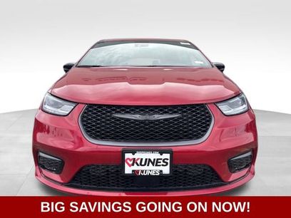 New 2026 Chrysler Pacifica Select