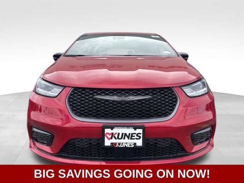 New 2026 Chrysler Pacifica Select image 4