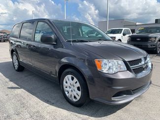 Used 2019 Dodge Grand Caravan SE w/ UConnect Hands-Free Group image 1
