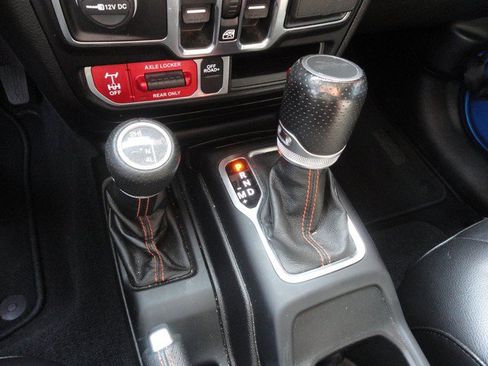 Used 2021 Jeep Gladiator Mojave AWD/4WD image 16