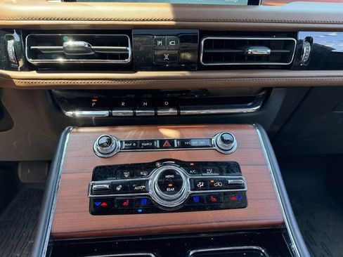Used 2024 Lincoln Aviator Reserve w/ Elements Package Plus AWD/4WD image 22