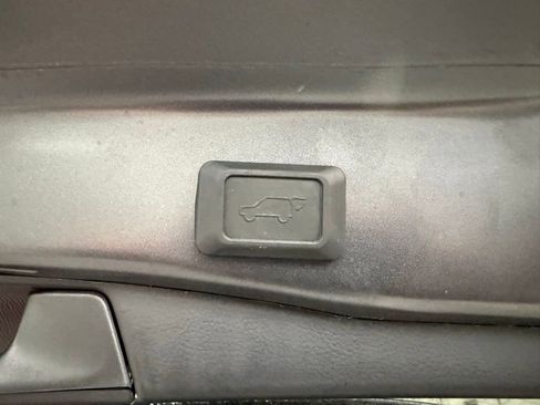 Used 2022 Toyota RAV4 XLE Premium AWD/4WD image 18