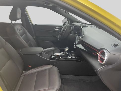 Used 2024 Chevrolet Trax RS w/ Sunroof Package FWD image 14