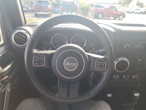 Used 2015 Jeep Wrangler Unlimited Sahara w/ Connectivity Group image 35