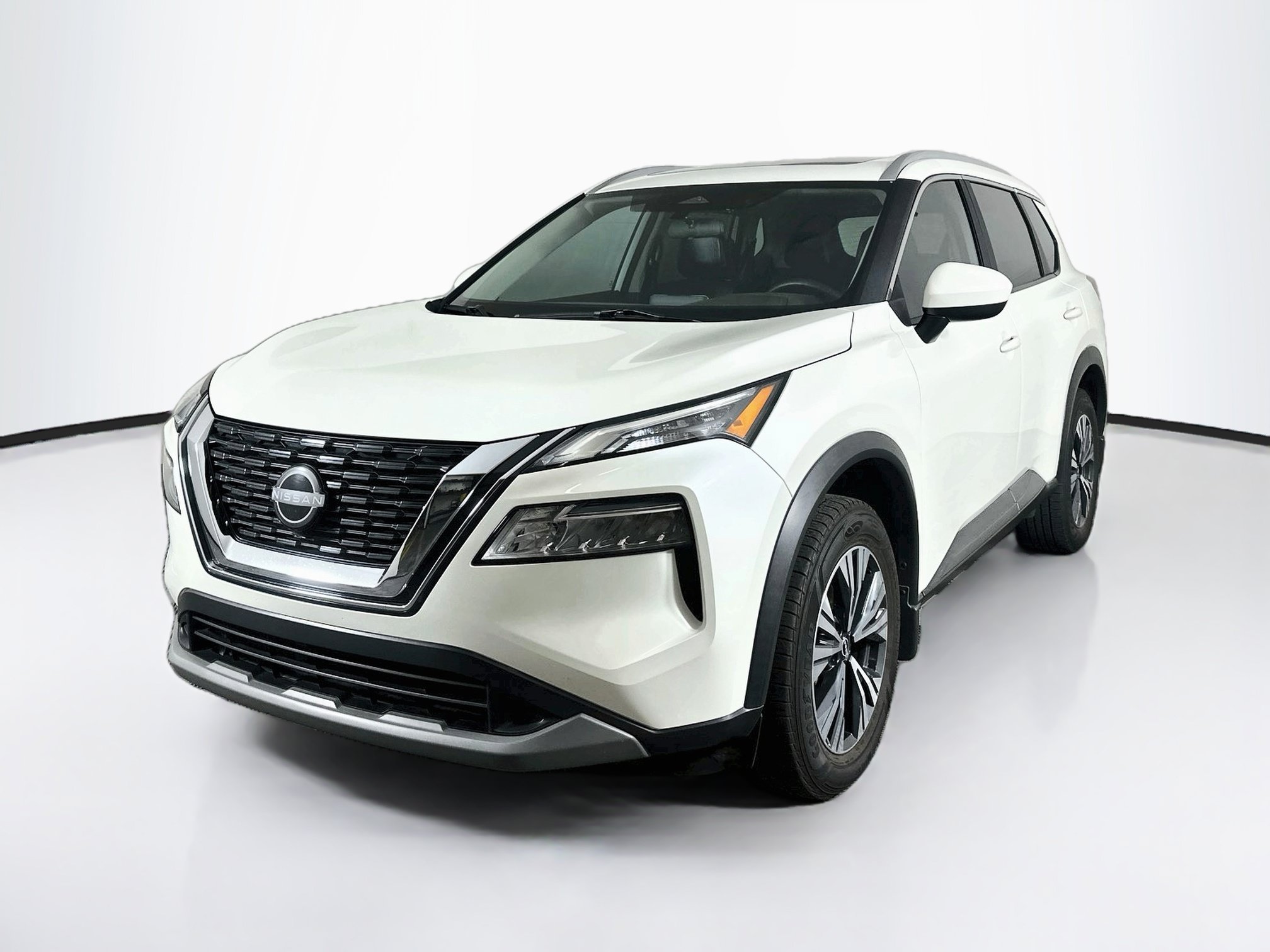 Used 2023 Nissan Rogue SV w/ SV Premium B Package FWD image 3