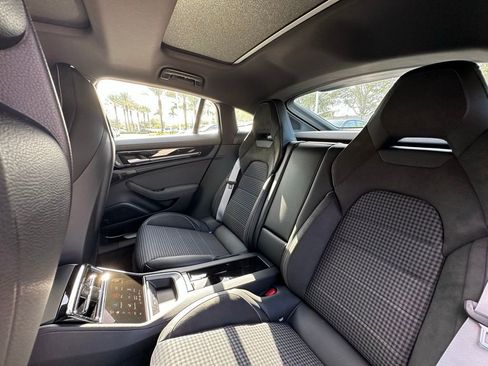 Certified 2025 Porsche Panamera 4 E-Hybrid AWD/4WD image 31