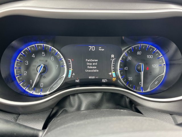 Used 2023 Chrysler Pacifica Touring-L FWD image 41
