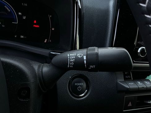 Used 2025 Toyota Camry SE w/ Convenience Package image 36