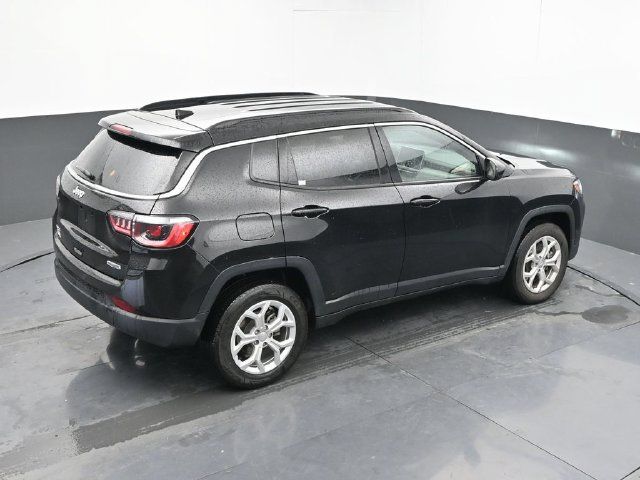 Used 2024 Jeep Compass Latitude AWD/4WD image 36