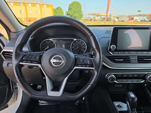 Used 2024 Nissan Altima 2.5 SR FWD image 9
