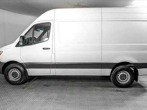 Used 2022 Mercedes-Benz Sprinter 2500 image 3