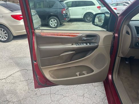 Used 2014 Chrysler Town & Country Touring-L w/ Trailer Tow Group image 12