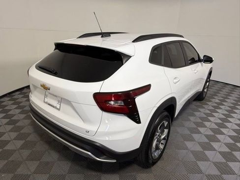 Used 2025 Chevrolet Trax LT w/ LT Convenience Package image 7