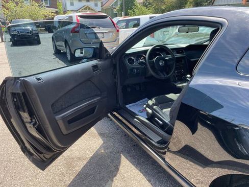 Used 2010 Ford Mustang GT RWD image 9