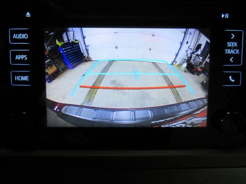 Used 2016 Toyota Sienna LE image 24