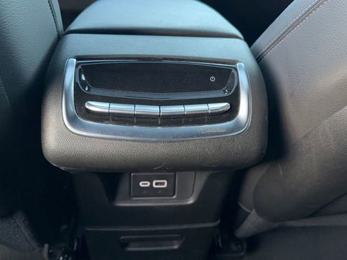 Used 2024 Cadillac XT6 Luxury image 30