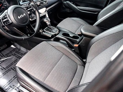 Used 2023 Kia Seltos S w/ Navigation Package image 14