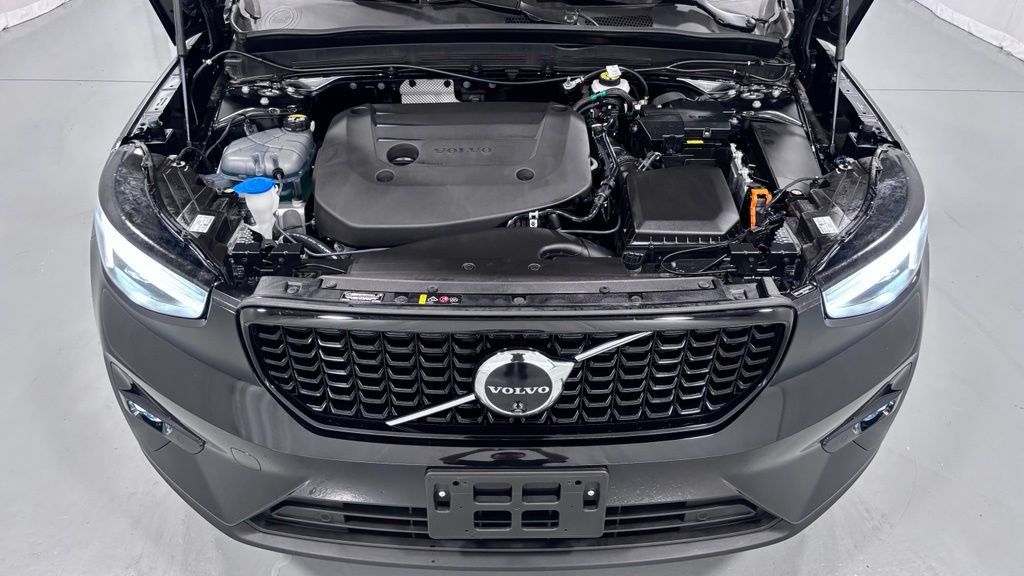 Certified 2026 Volvo XC40 B5 Plus AWD/4WD image 29