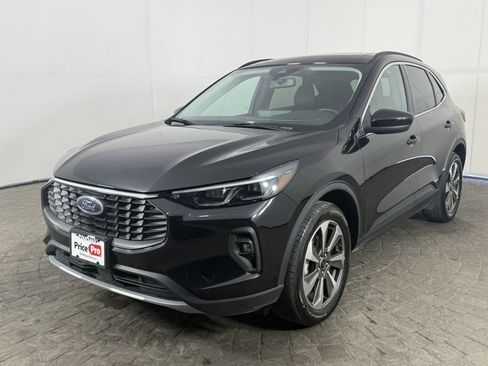 Certified 2025 Ford Escape Platinum AWD/4WD image 3