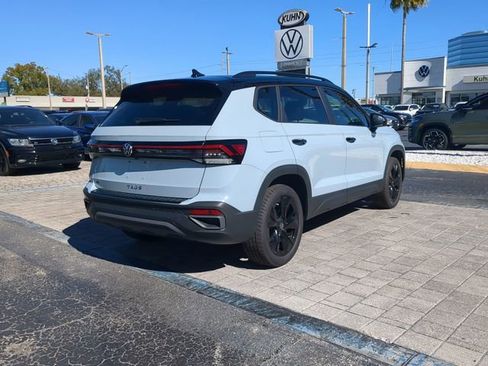 New 2026 Volkswagen Taos SE image 4