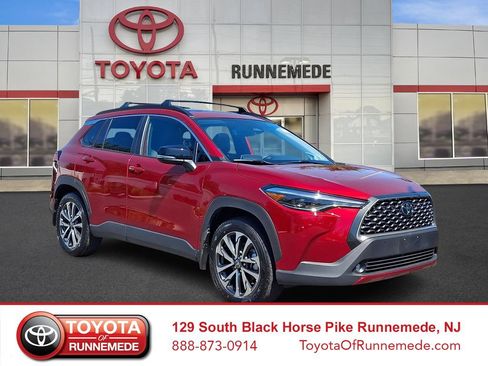 Certified 2025 Toyota Corolla Cross XLE w/ Convenience Package AWD/4WD image 1