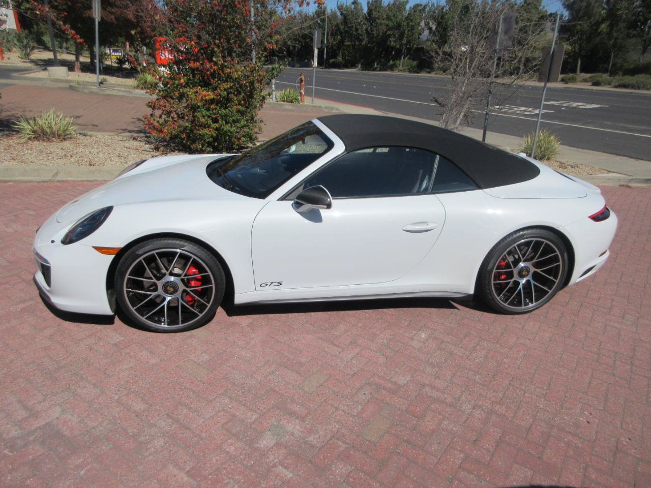 Used 2018 Porsche 911 Carrera GTS Cabriolet image 96