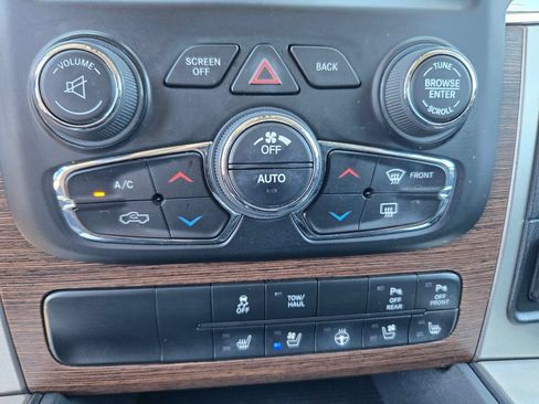 Used 2017 RAM 1500 Laramie w/ Convenience Group AWD/4WD image 19