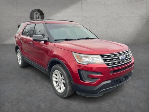 Used 2017 Ford Explorer FWD image 2