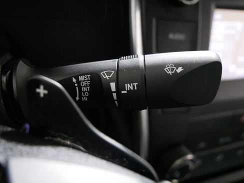 Used 2016 Toyota Camry SE image 30