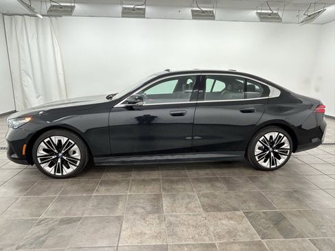 Used 2024 BMW i5 eDrive40i w/ Premium Package image 2