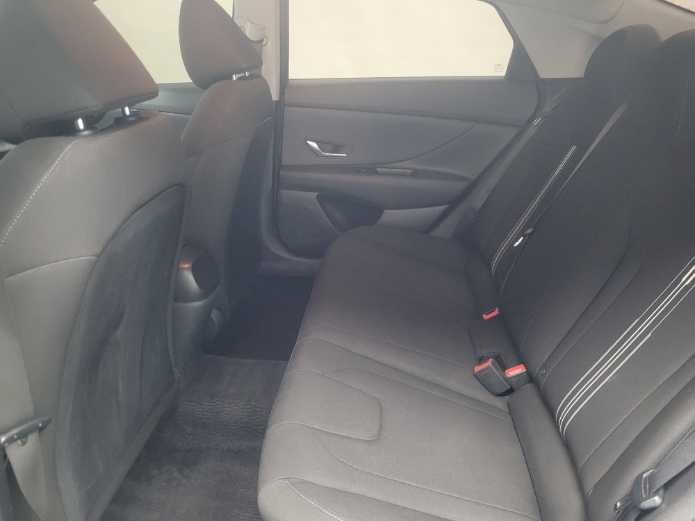 Used 2021 Hyundai Elantra SEL FWD image 18