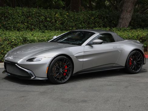 Used 2023 Aston Martin V8 Vantage Roadster RWD image 3
