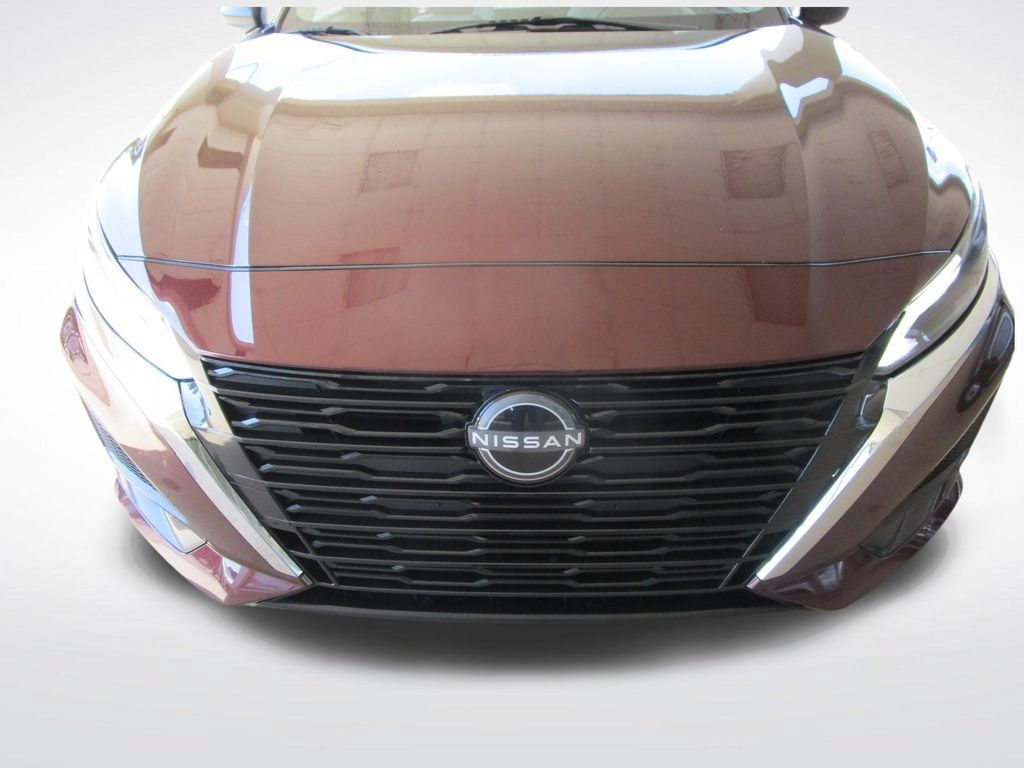 Used 2025 Nissan Altima 2.5 SV FWD image 12