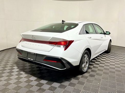 New 2026 Hyundai Elantra SE FWD image 16