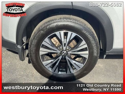 Used 2023 Nissan Rogue SV w/ SV Premium B Package image 9