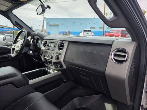 Used 2011 Ford F250 Lariat w/ Lariat Interior Pkg image 14