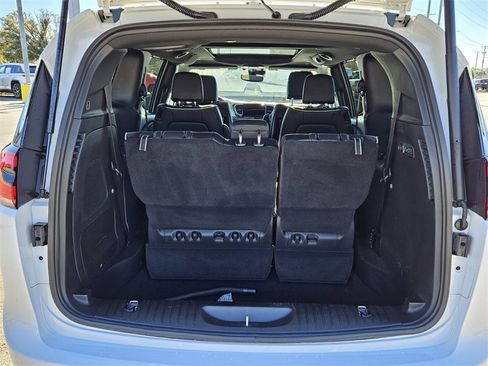 Used 2024 Chrysler Pacifica Limited w/ Uconnect Theater Family Group image 13