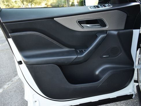 Used 2018 Jaguar F-PACE S image 32