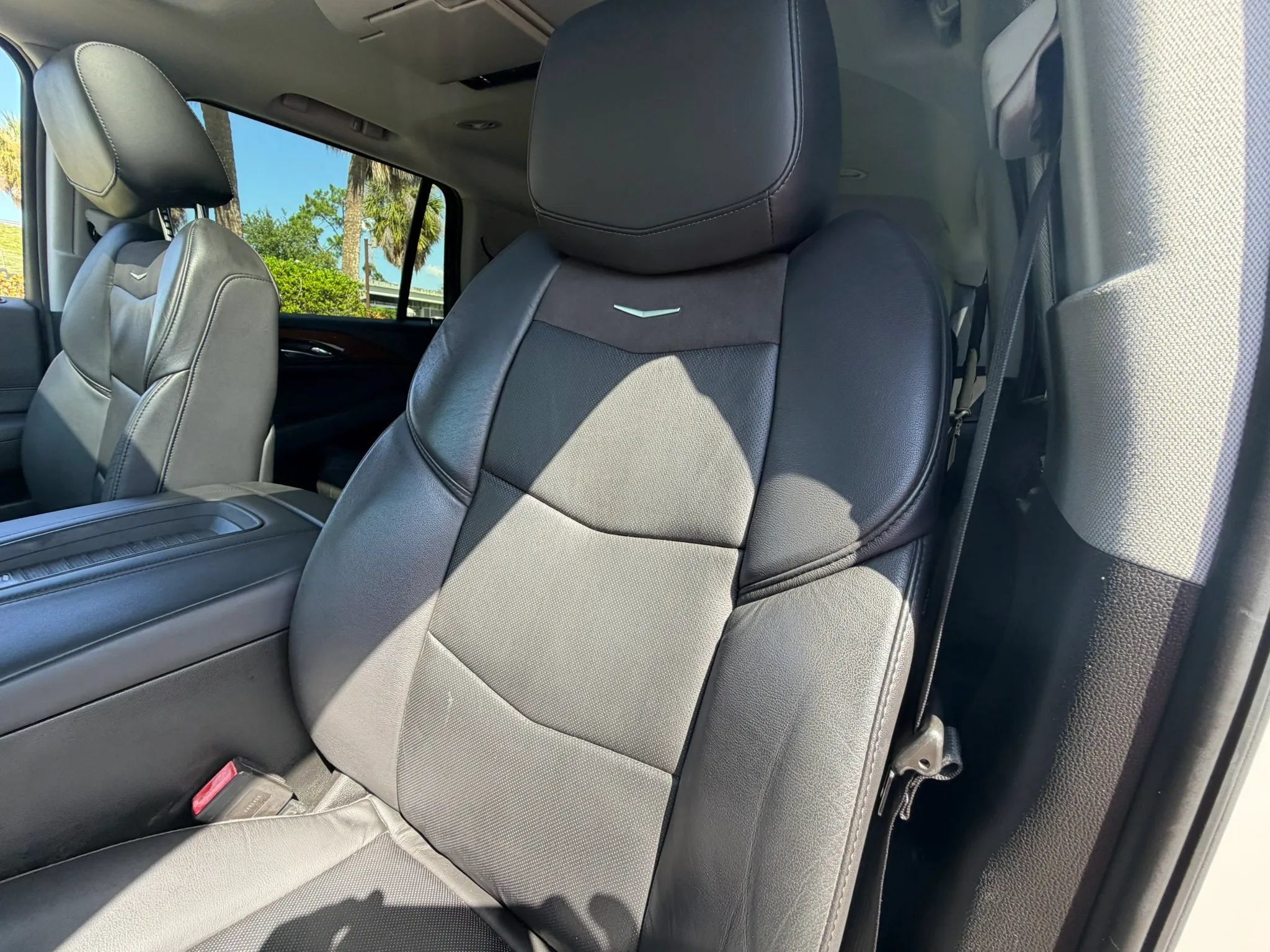 Used 2018 Cadillac Escalade Premium Luxury w/ LPO, Radiant Package RWD image 13