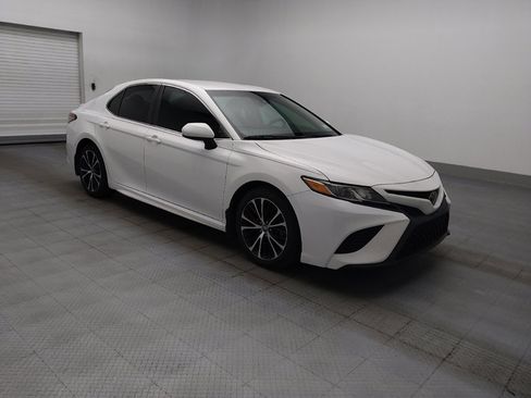 Used 2018 Toyota Camry SE FWD image 11