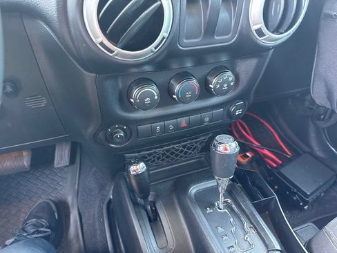 Used 2017 Jeep Wrangler Rubicon w/ Power Convenience Group AWD/4WD image 20