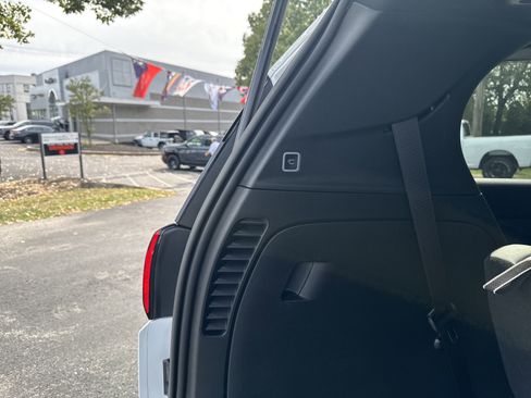 New 2026 Chrysler Voyager LX image 10