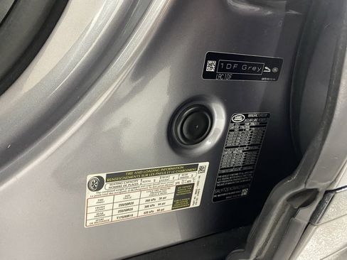 Used 2021 Land Rover Range Rover Velar R-Dynamic S image 35