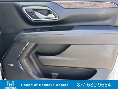 Used 2024 Chevrolet Suburban Premier image 26