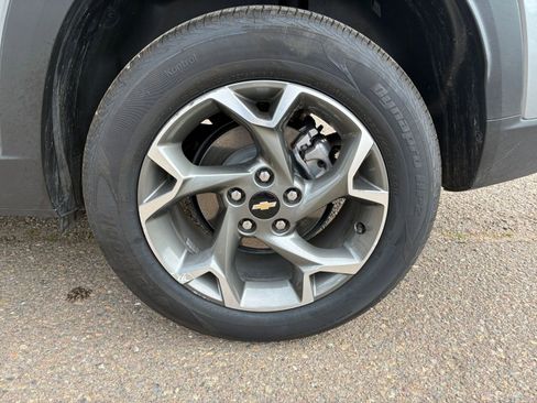 Used 2025 Chevrolet Trax LT w/ LT Convenience Package image 29