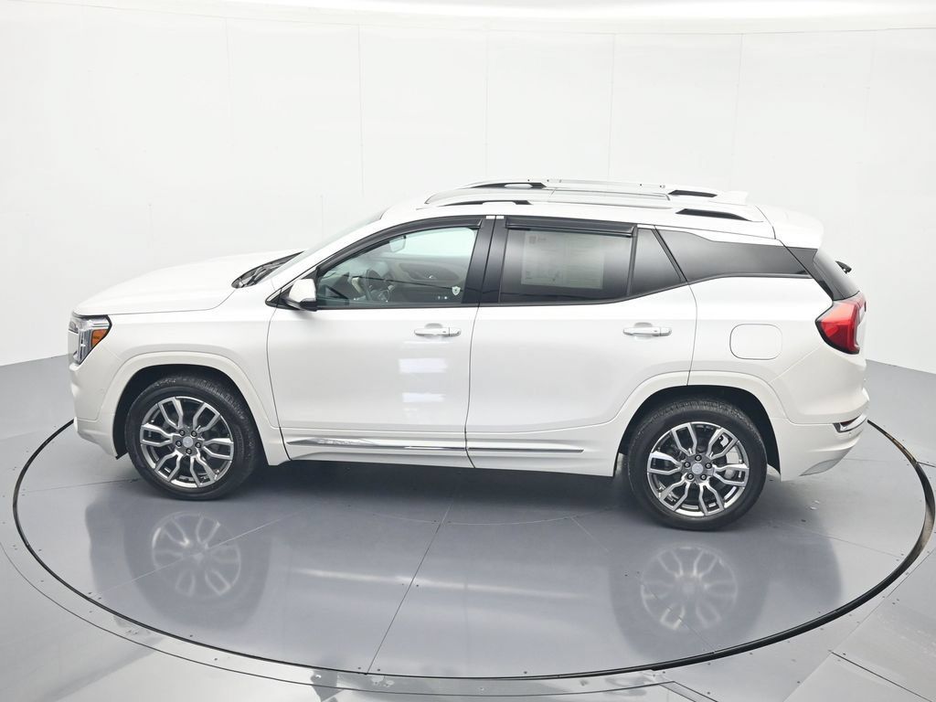 Used 2024 GMC Terrain Denali w/ Denali Premium Package AWD/4WD image 37