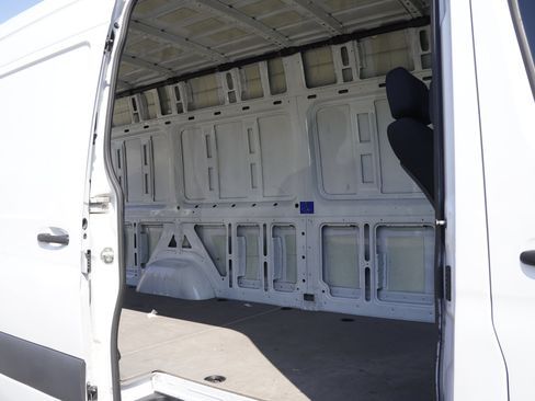 Used 2021 Mercedes-Benz Sprinter 2500 w/ Driver Convenience Package image 16