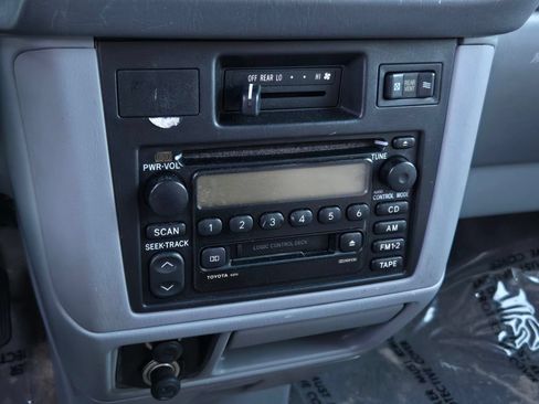 Used 2000 Toyota Sienna LE FWD image 15