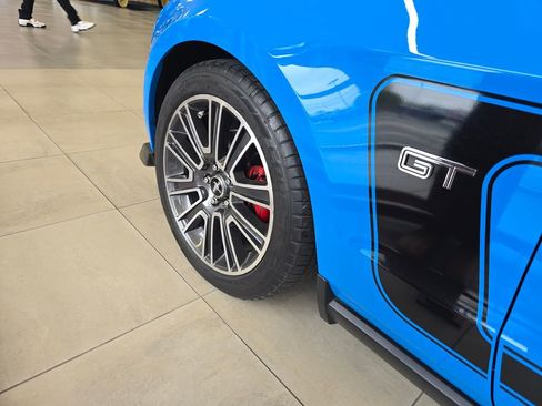 Used 2010 Ford Mustang GT RWD image 7