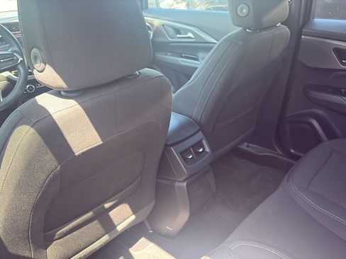 Used 2025 Chevrolet Equinox EV LT FWD image 12